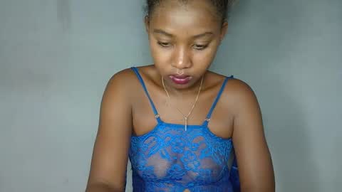 Snapshot of elia011 chatting on 02.04.25 elia011 online show from 02.04.25