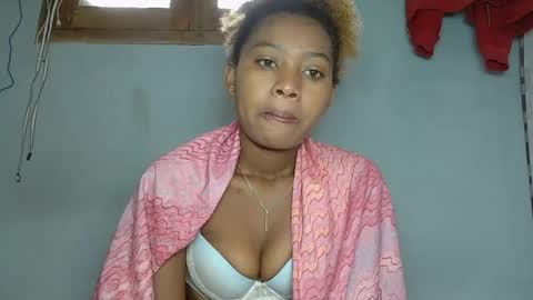 Snapshot of elia011 chatting on 02.05.25 elia011 online show from 02.05.25