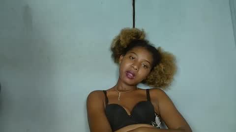 Snapshot of elia011 chatting on 02.09.25 elia011 online show from 02.09.25