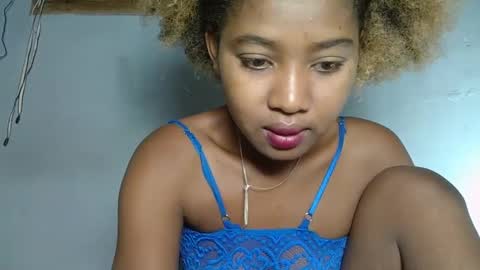 Snapshot of elia011 chatting on 02.09.25 elia011 online show from 02.09.25