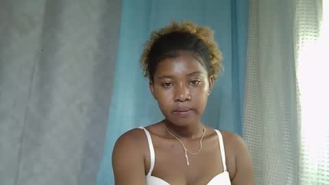 Snapshot of elia011 chatting on 02.22.25 elia011 online show from 02.22.25