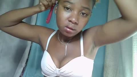 Snapshot of elia011 chatting on 02.23.25 elia011 online show from 02.23.25