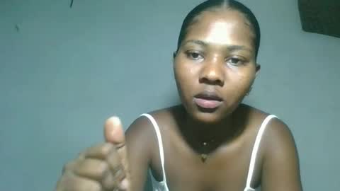 Snapshot of elia011 chatting on 10.30.25 elia011 online show from 10.30.25