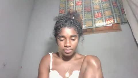 Snapshot of elia011 chatting on 11.04.25 elia011 online show from 11.04.25