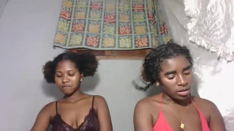 Snapshot of elia011 chatting on 11.04.25 elia011 online show from 11.04.25