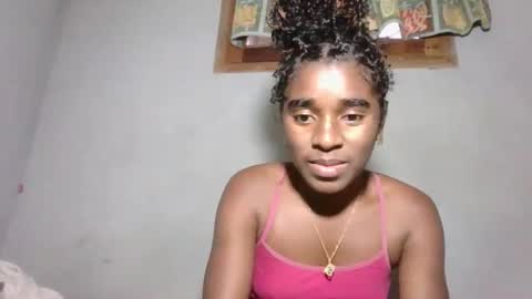 Snapshot of elia011 chatting on 11.07.25 elia011 online show from 11.07.25