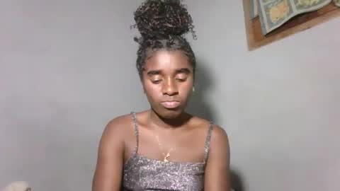 Snapshot of elia011 chatting on 11.10.25 elia011 online show from 11.10.25