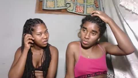 Snapshot of elia011 chatting on 11.14.25 elia011 online show from 11.14.25