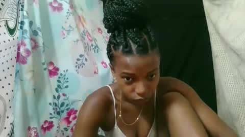 Snapshot of elia011 chatting on 02.13.26 elia011 online show from 02.13.26