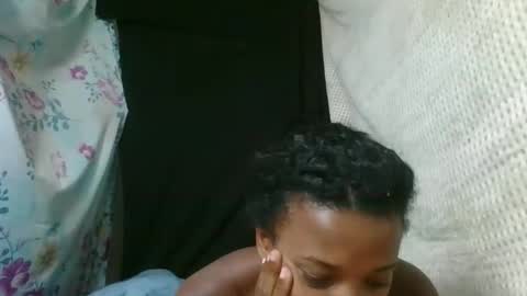 Snapshot of elia011 chatting on 02.15.26 elia011 online show from 02.15.26