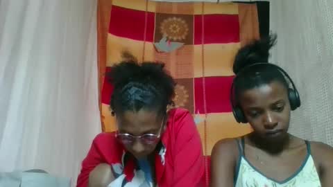 Snapshot of elia011 chatting on 02.28.26 elia011 online show from 02.28.26