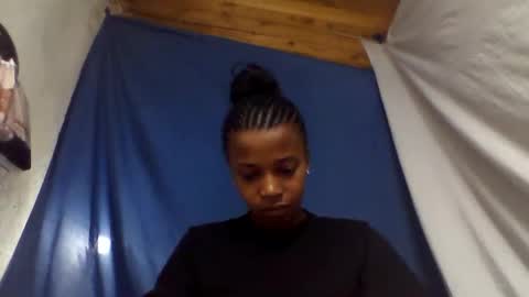 Snapshot of elia011 chatting on 03.22.26 elia011 online show from 03.22.26