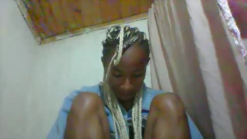 Snapshot of elia011 chatting on 05.28.26 elia011 online show from 05.28.26
