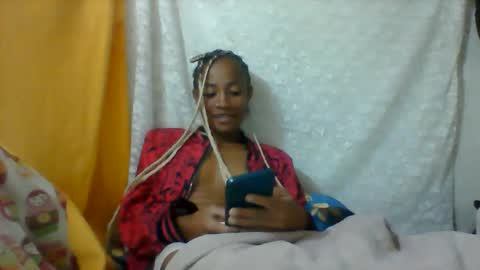 Snapshot of elia011 chatting on 05.29.26 elia011 online show from 05.29.26