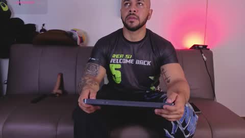 Snapshot of elian1641 chatting on 02.22.26 elian online show from 02.22.26