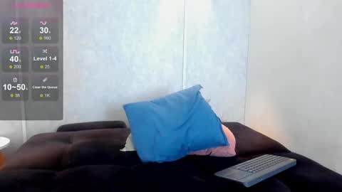 Snapshot of elian___ chatting on 10.23.25 Elian online show from 10.23.25