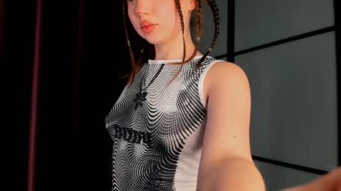 Ella online show from 12.03.24