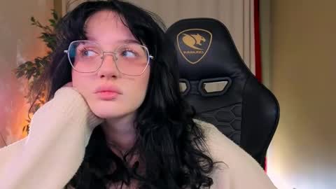 Snapshot of eliejay chatting on 09.25.25 Ellie online show from 09.25.25