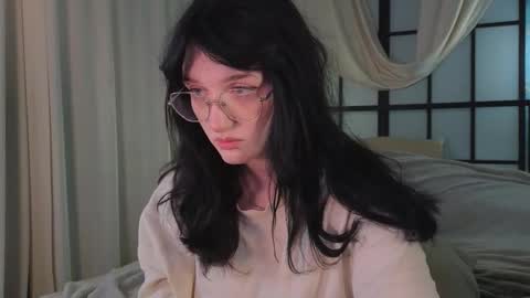 Snapshot of eliejay chatting on 09.26.25 Ellie online show from 09.26.25