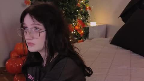 Snapshot of eliejay chatting on 11.04.25 Ellie online show from 11.04.25