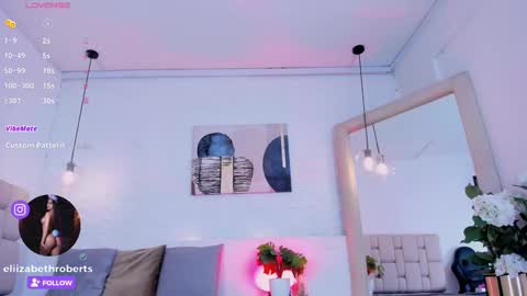 E L I I Z A B E T H   online show from 12.12.24