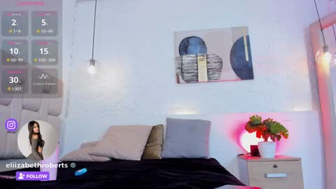 E L I I Z A B E T H   online show from 02.05.25