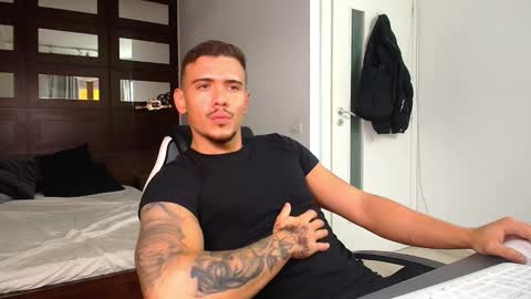 Snapshot of elijahthorne chatting on 02.07.26 ElijahThorne online show from 02.07.26