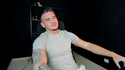 Snapshot of elijahthorne chatting on 04.15.26 ElijahThorne online show from 04.15.26
