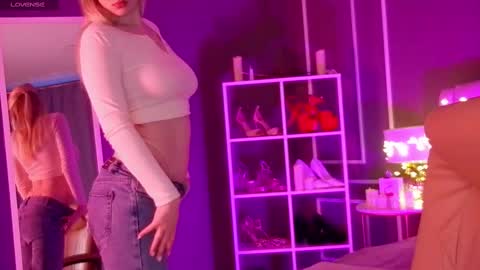 Elina online show from 03.12.25