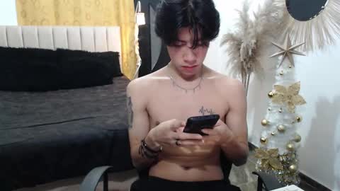 Snapshot of elio_collem chatting on 12.17.25 ELIO online show from 12.17.25