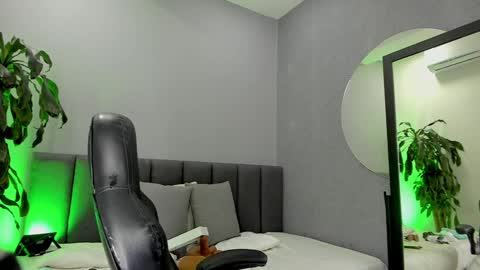 Elisa online show from 01.19.25