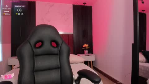 Snapshot of elisa_collins chatting on 09.18.25 ELISSA online show from 09.18.25