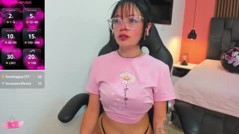 Snapshot of elisa_collins chatting on 11.30.25 ELISSA online show from 11.30.25