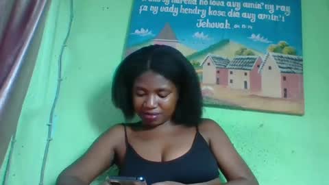 Snapshot of elisabeth2525 chatting on 01.08.25 elisabeth2525 online show from 01.08.25