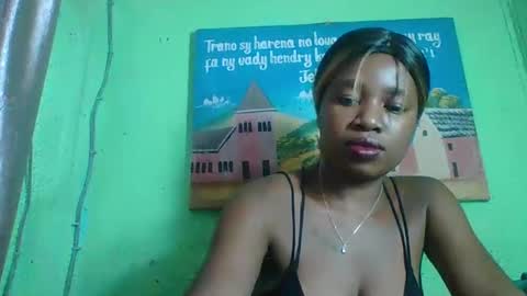 Snapshot of elisabeth2525 chatting on 01.27.25 elisabeth2525 online show from 01.27.25