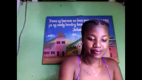 Snapshot of elisabeth2525 chatting on 02.01.25 elisabeth2525 online show from 02.01.25