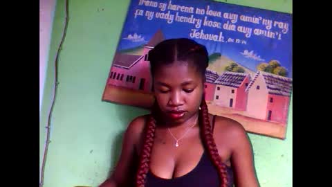 Snapshot of elisabeth2525 chatting on 02.05.25 elisabeth2525 online show from 02.05.25