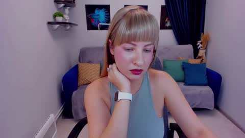 Snapshot of elisabethmills chatting on 12.18.24 Elisabeth online show from 12.18.24