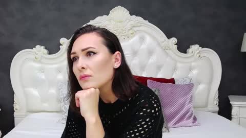 Snapshot of elisabethswan chatting on 11.11.25 Krissy online show from 11.11.25