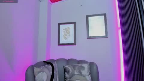 Snapshot of elisasue chatting on 02.25.26 Elisa Sue online show from 02.25.26