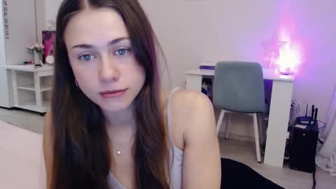 Snapshot of eliscuteblonde chatting on 11.13.25 Elis online show from 11.13.25