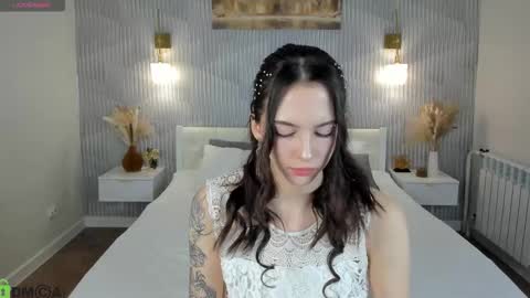 Snapshot of elise_robbie chatting on 03.08.26 Elise online show from 03.08.26