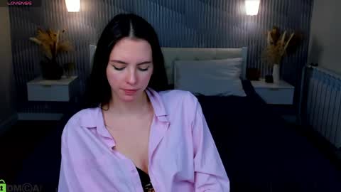 Snapshot of elise_robbie chatting on 04.09.26 Elise online show from 04.09.26