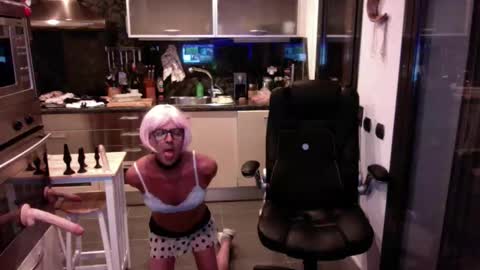 Snapshot of elise_tv chatting on 01.31.26 Barbie online show from 01.31.26