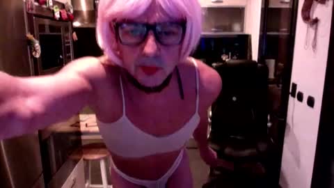 Snapshot of elise_tv chatting on 03.22.26 Barbie online show from 03.22.26