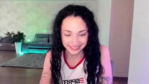 Snapshot of elisskriter chatting on 06.12.26 Eliss online show from 06.12.26