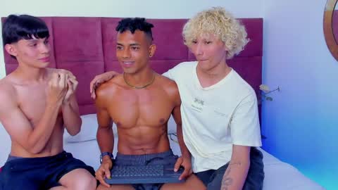 Snapshot of elite__models chatting on 04.10.26 Valentino Konny y Jhon online show from 04.10.26