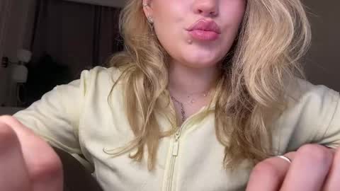 Stephanie online show from 04.05.26