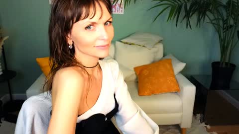 Snapshot of elizabe_th chatting on 01.20.25 Elizabethangel online show from 01.20.25