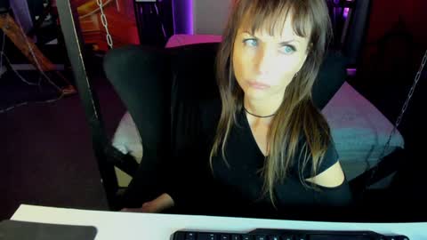 Snapshot of elizabe_th chatting on 02.01.25 Elizabethangel online show from 02.01.25
